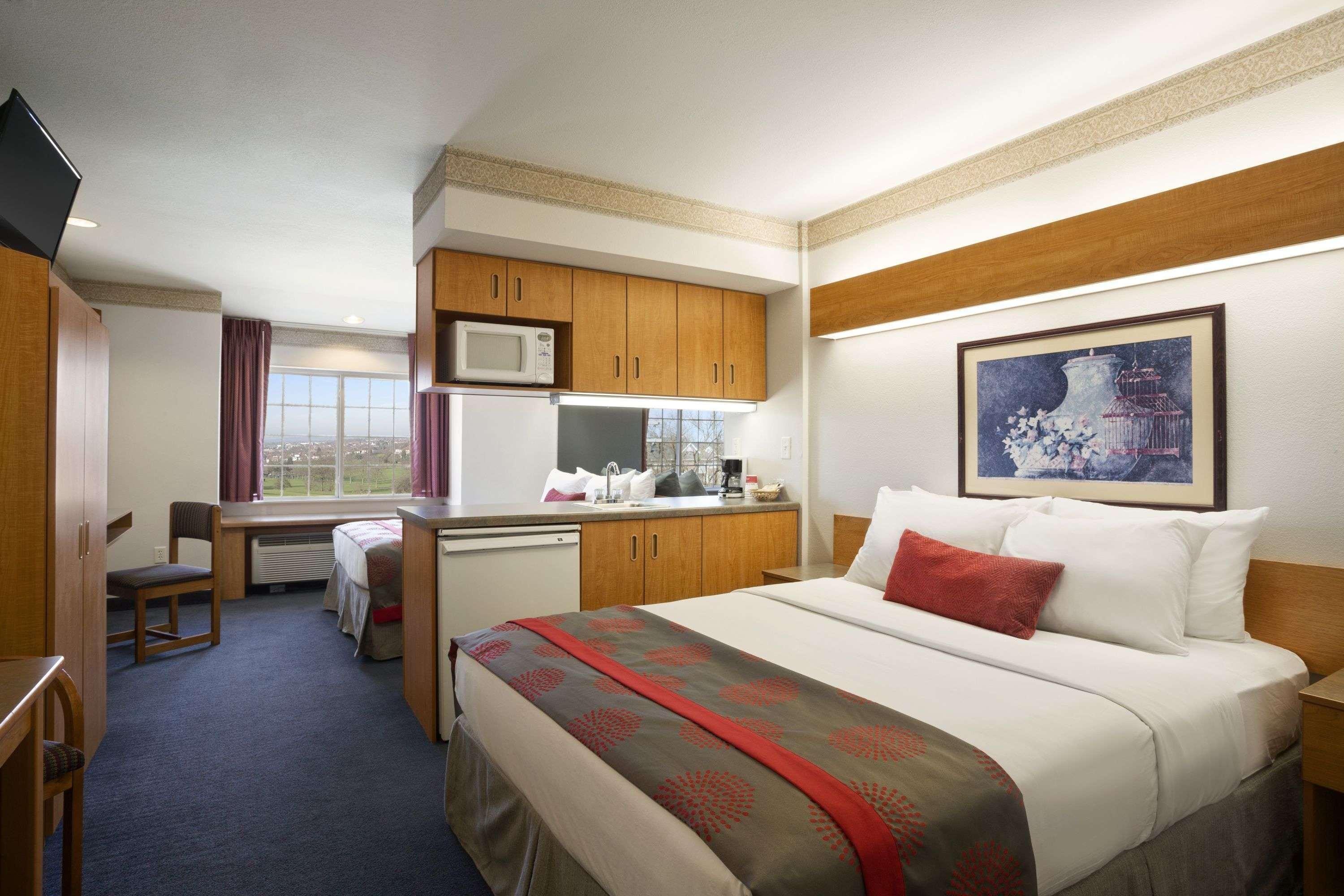 Ramada By Wyndham Bloomington I-55 And I-74 Il Hotel Exterior photo