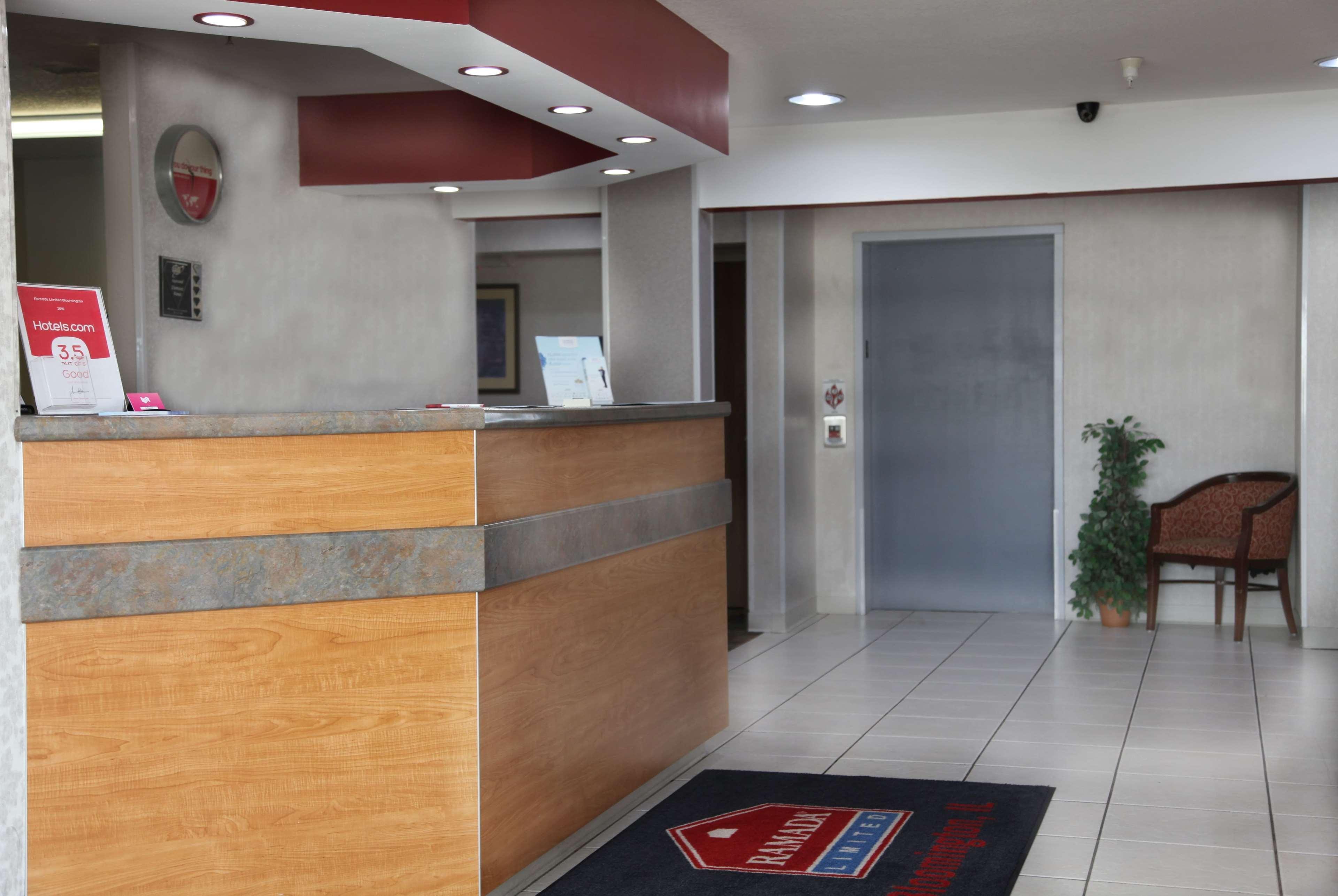 Ramada By Wyndham Bloomington I-55 And I-74 Il Hotel Exterior photo