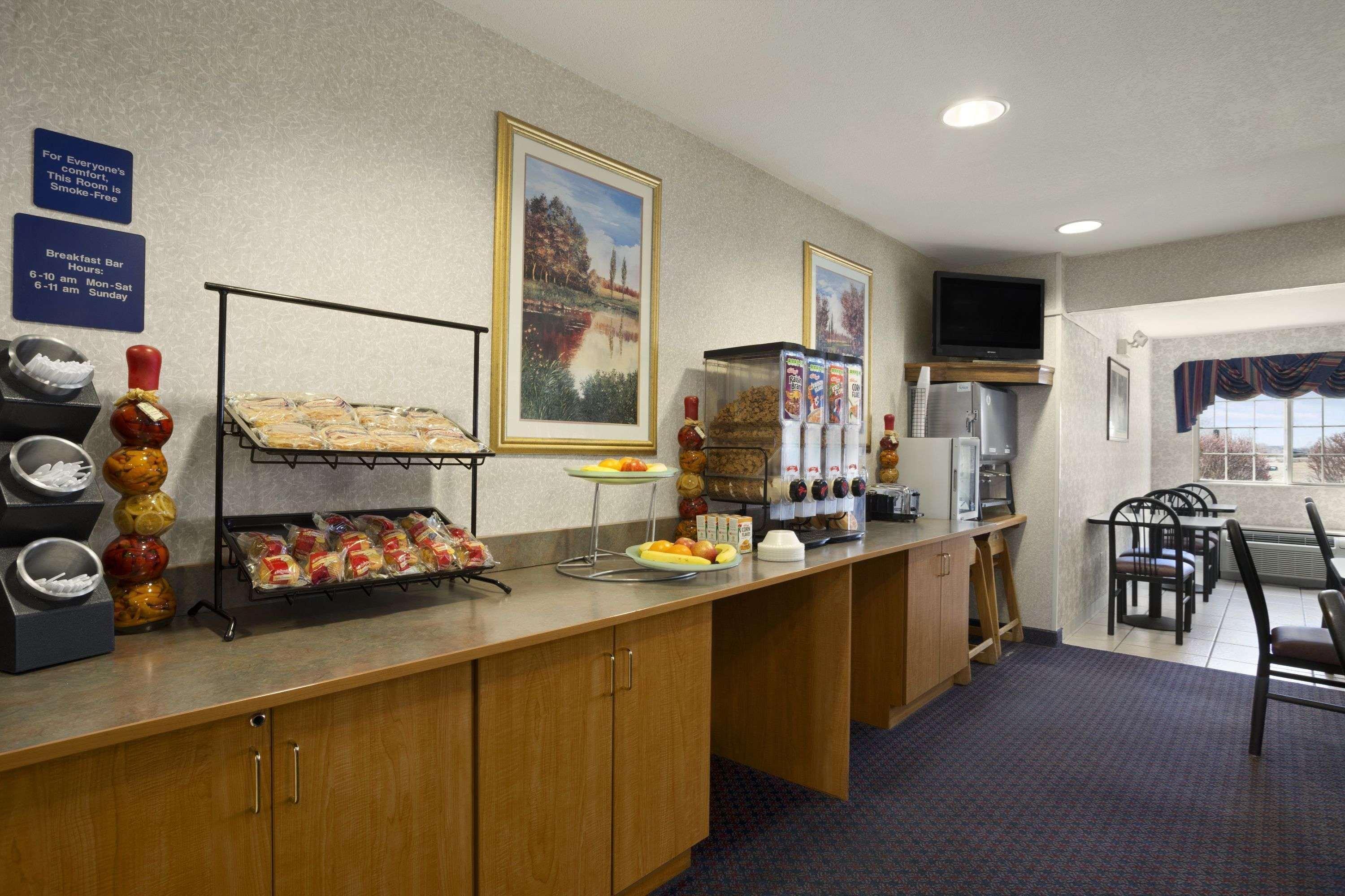 Ramada By Wyndham Bloomington I-55 And I-74 Il Hotel Exterior photo