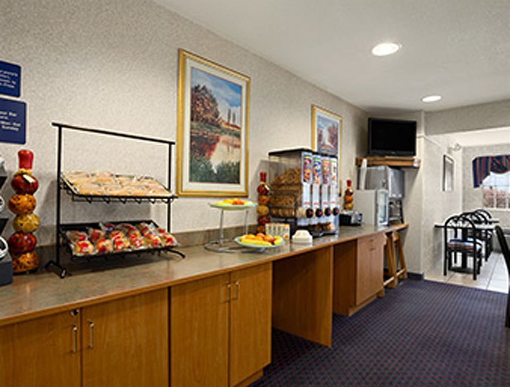 Ramada By Wyndham Bloomington I-55 And I-74 Il Hotel Exterior photo