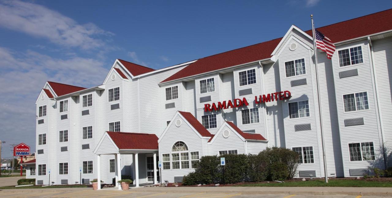 Ramada By Wyndham Bloomington I-55 And I-74 Il Hotel Exterior photo