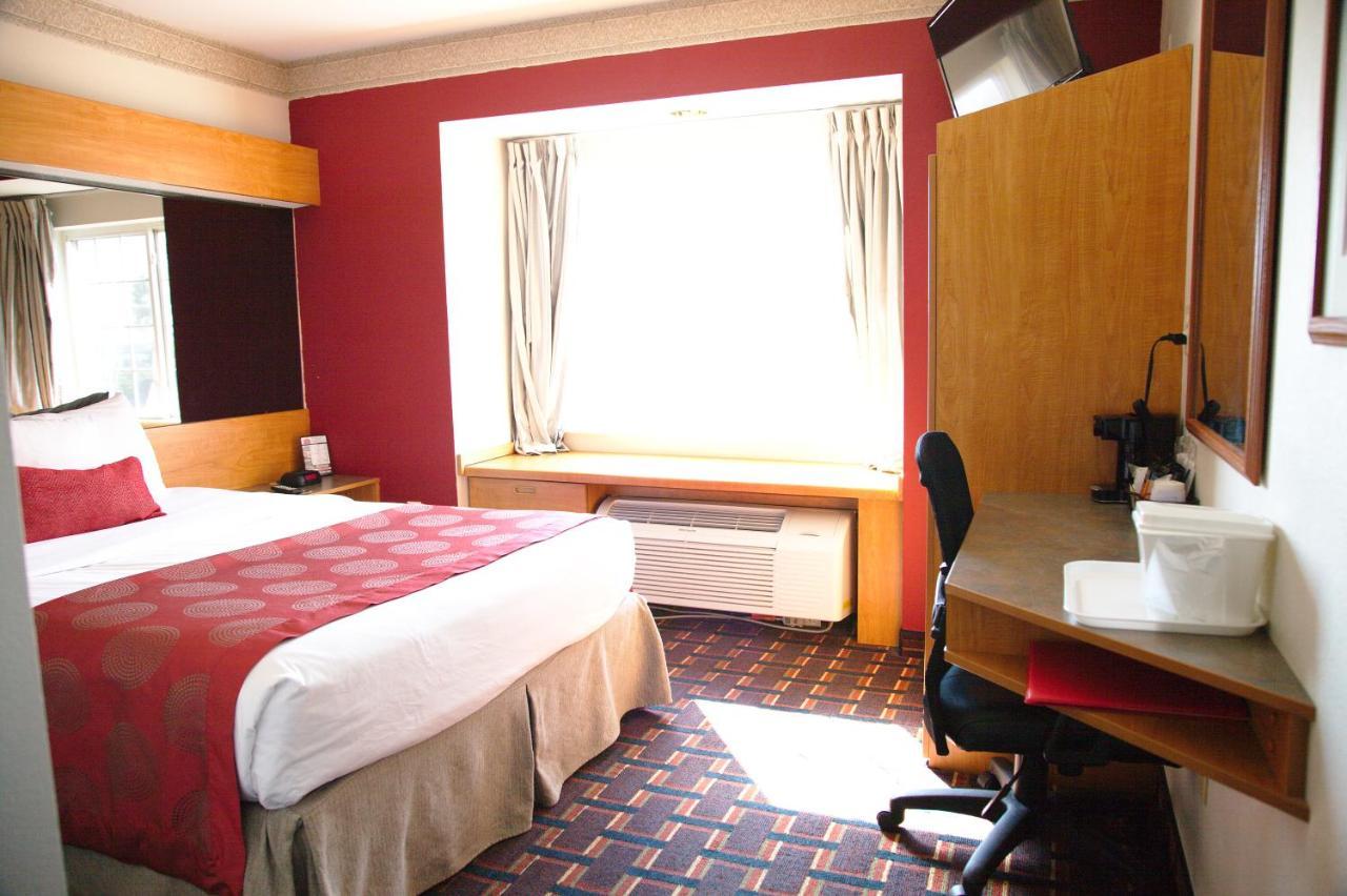 Ramada By Wyndham Bloomington I-55 And I-74 Il Hotel Exterior photo